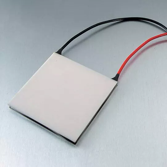 Comment les ingénieurs peuvent-ils calculer la charge de refroidissement requise avant de choisir des refroidisseurs thermoélectriques ?